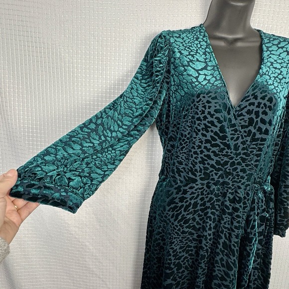 Calvin Klein Velvet Burnout Faux Wrap Dress Womens 6 Party Holiday Event NYE - Picture 3 of 9